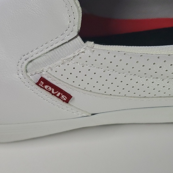 Levi's Shoes women's size 10 slip on perforated white mono flats Slip-on Nays - Picture 7 of 11